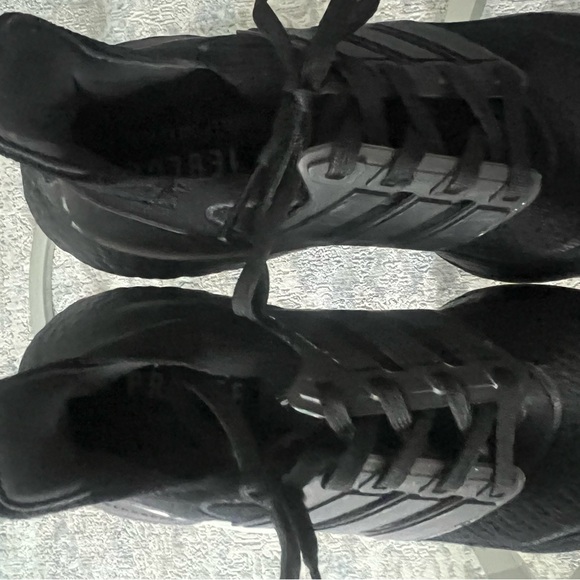 ADIDAS UltraBoost 21 running shoe. Size 7.5 worn once - Picture 9 of 15